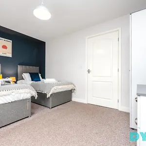 Bayview - 2 Bed With Parking - Long Discounts - By Dyzyn Cardiff