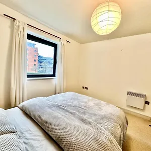 Cosy Canal View Bay Cardiff